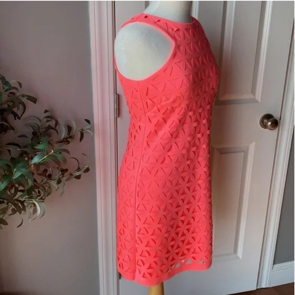 NWOT Lilly Pulitzer Mango Pink Sun Ray Daisy Laser Cut Scuba Ponte Shift Dress - Picture 2 of 13